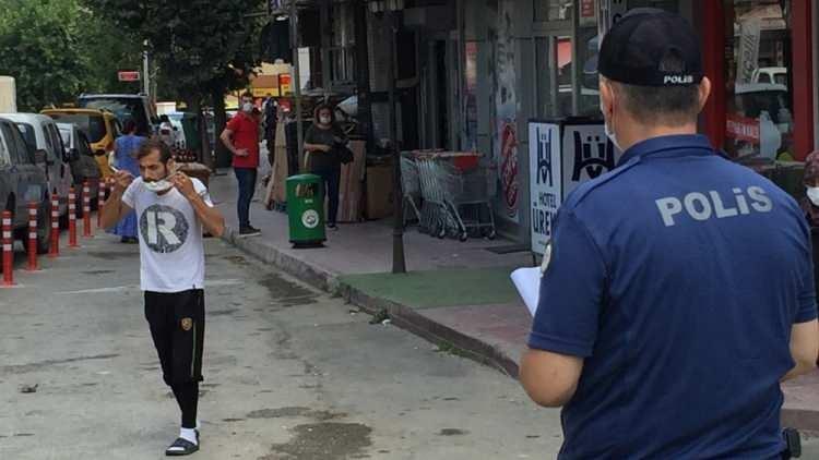 <p>İçişleri Bakanı Süleyman Soylu, önceki gün twitter hesabından yaptığı duyuru ile tüm Türkiye’de korona virüs denetimi yapılacağını açıklamasının ardından bu sabah itibariyle Keşan’da denetimler başladı. Keşan Kaymakamı Cemalettin Yılmaz’ın öncülüğünde Keşan Belediye Başkanı Mustafa Helvacıoğlu, Başkan Yardımcısı Yakup Balcı ile oda ve borsa başkanlarının katılımı ile oluşturulan büyük bir heyet, şehir merkezinde vatandaşlara maske ve sosyal mesafe konusunda uyarılarda bulundu.<br />
</p>