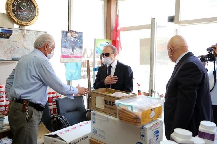 <p>İçişleri Bakanlığı’nın 81 ilin valiliklerine gönderdiği Covid-19’la mücadele genelgesi doğrultusunda artan vaka sayılarıyla ilgili olarak tedbirlerin sıkılaştırılması istendi. Genelgede ayrıca 81 ilde eş zamanlı olarak Valiler, Kaymakamlar, Belediye Başkanları, Esnaf ve Ticaret Odası Temsilcileri, kurum müdürleri ve ilgili ekiplerin katılımıyla ülke genelinde kapsamlı denetimler yapılacağı bildirildi.<br />
 </p>
