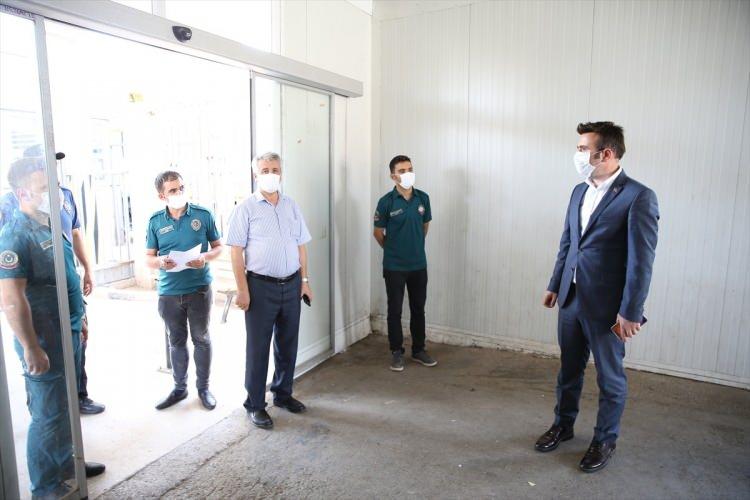 <p> Cilvegözü Sınır Kapısı'nda Kovid-19 tedbirlerine ilişkin denetim yapıldı <a href="http://185.195.230.230/agency_pool/aa_images/2020/32/7a67f8122b30a78b0760f36232cd2a3453551d6c.jpg"> </a></p>
