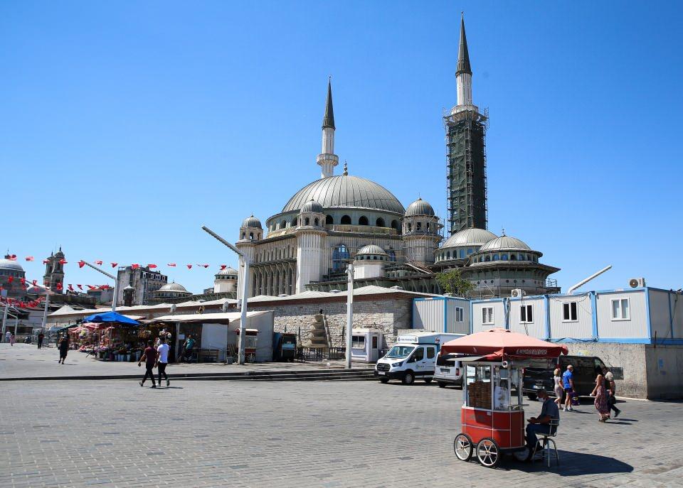 <p>Taksim'de temeli 17 Şubat 2017'de atılan caminin genel işçiliğinin yüzde 65'i tamamlandı.</p>

<p> </p>
