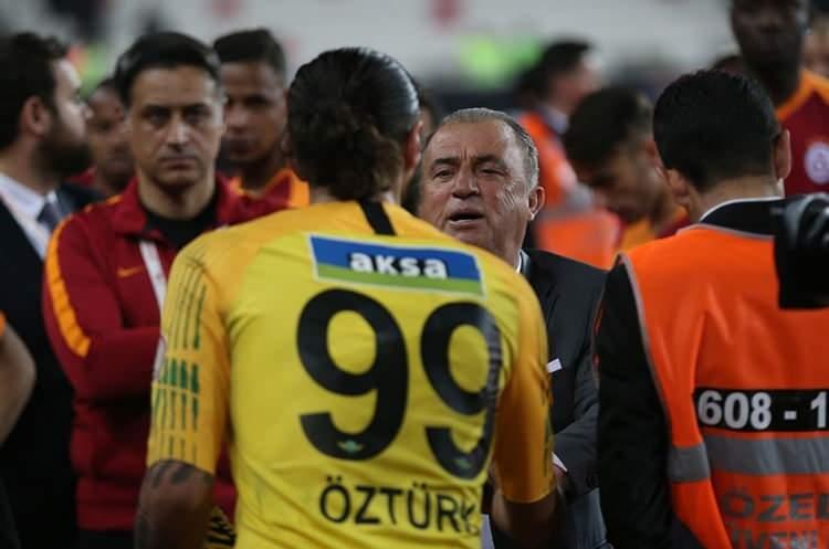 <p>Kasımpaşa'nın 33 yaşındaki kalecisi Fatih Öztürk, Galatasaray için gündeme geldi. (SABAH)</p>
