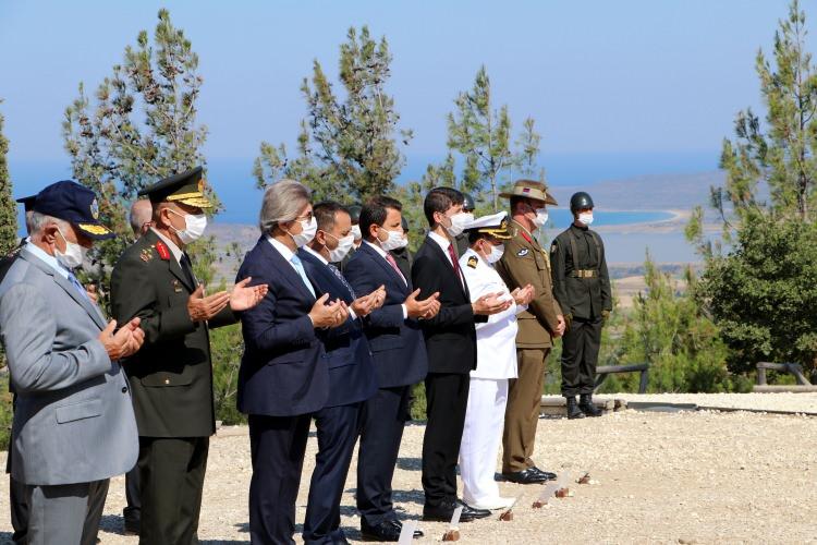 <p>Çanakkale Geçilmez Destanı'nın dönüm noktası olan Anafartalar Zaferi'nin 105'inci yıl dönümü, Tarihi Gelibolu Yarımadası'ndaki Conkbayırı'nda törenle kutlandı.</p>