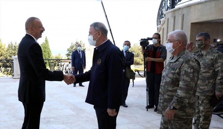 <p>Aliyev, her alanda olduğu gibi iki ülke arasındaki askeri iş birliğinin de hızla geliştiğini belirterek şöyle devam etti:<br />
<br />
</p>