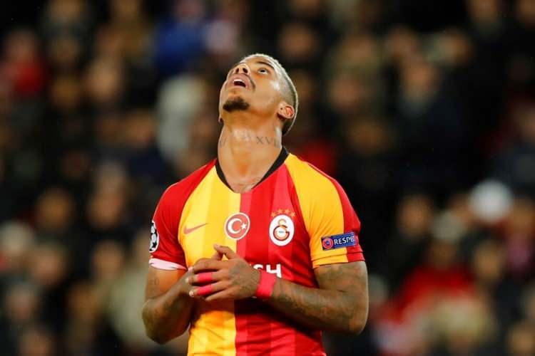 <p>Mario Lemina, yıllık ücretinde %50 indirim yapabileceğini iletti. Bunun üzerine harekete geçen Galatasaray, teknik ekibin de onayını alarak Gabonlu oyuncuyu 1 milyon euro yıllık ücret vererek yeniden kiralamayı düşünüyor. (FANATİK)</p>
