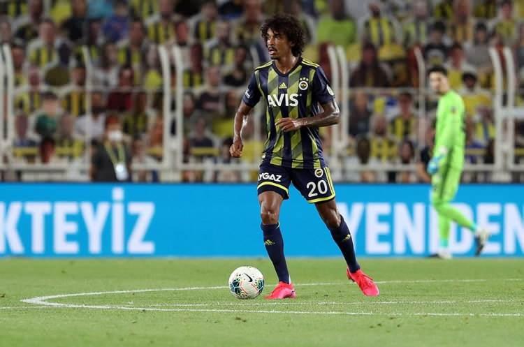 <p>Fenerbahçe'den Luiz Gustavo'yu kadrosuna katmak isteyen Lyon, 8 milyon euro'luk teklifini 10 milyon euro'ya çıkardı. Fenerbahçe, TFF-Kulüpler Birliği görüşmesinin ardından kararını verecek. (SABAH)</p>
