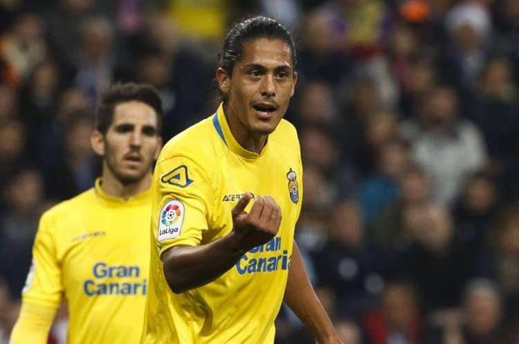 <p>Transferin fırtına takımı Fenerbahçe, yeni bir bomba daha patlattı. Sarı-lacivertliler, Las Palmas'ın 24 yaşındaki Uruguaylı stoperi Mauricio Lemos'u renklerine bağladı. (Fotomaç)</p>
