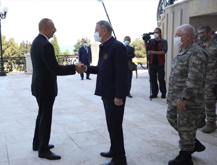 <p>Aliyev, Azerbaycan ve Türkiye'nin ortak askeri tatbikatlarının gelecekte de devam edeceğini ve daha sık aralıklarla yapılacağını, buna ihtiyaç olduğunu söyledi.<br />
<br />
</p>