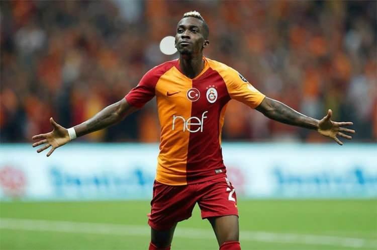 <p>"Galatasaray, Henry Onyekuru'nun bir kez daha kiralanması için Monaco ile görüşecek. Galatasaray'ın hedefi Nijeryalı yıldızı geçen sezonki şartlarla takıma kazandırmak" (Fanatik)</p>
