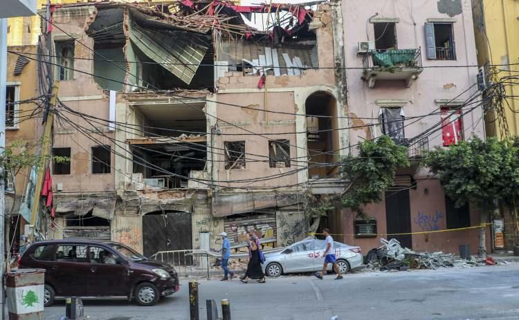 <p>Cabru, binanın sigortalı olduğunu ancak sigorta şirketinin bile herhangi bir uzman göndermediğini ifade ederek, "Henüz patlamanın nedeni belli olmadan bir ödeme yapmayacaklarını söylediler. Sigorta şirketleri bize kendi ofislerinin de yıkıldığı yanıtını verdi." diye konuştu.</p>
<p> </p>