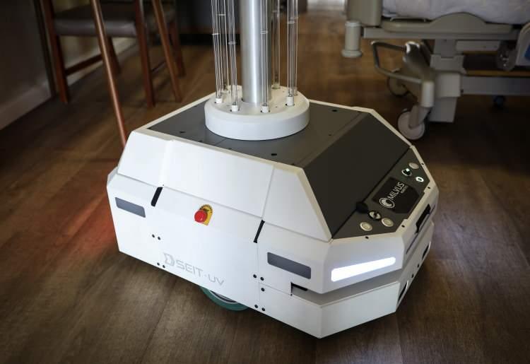 <p>"Robotumuz yüzde 85'in üzerinde yerlilik oranına ve yerli malı belgesine sahip. Robotun tüm yazılım, donanım altyapısı, UV entegrasyonu ve UV tarafındaki etkinlik çalışmalarıyla testleri yerli imkanlarla yapıldı. Virüslere karşı UV-C dezenfeksiyonu yaygın olarak kullanılan bir uygulama ancak bu robot sayesinde etkin mesafe ayarlanabiliyor."</p>
<p> </p>