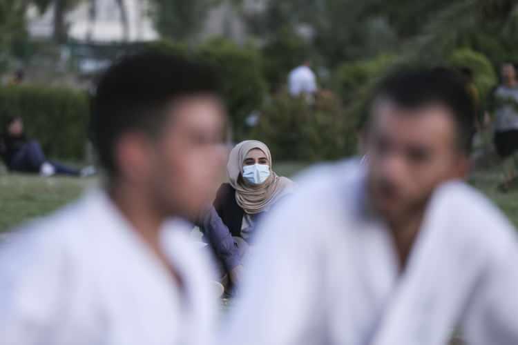 <p>Bağdat’ta, salgın nedeniyle alınan önlemler kapsamında spor aktivitelerinin düzenlendiği kapalı alanlara kilit vurulmuş durumda.</p>
<p> </p>