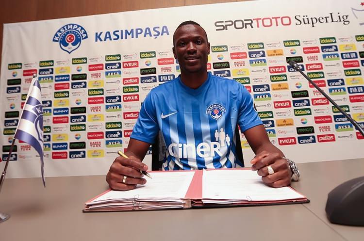 <p><strong>MAME THIAM ISRARI - </strong></p>

<p>Trabzonspor, Senegalli oyuncu için teklifini hazırladı. Bordo-mavililer, İstanbul ekibine 1 milyon artı Doğan Erdoğan'ı önererek transferi bitirmeye çalışacak. Yıldız oyuncunun 1 senelik kontratının kalması da Trabzonspor'un elini güçlendiriyor. (Fanatik)</p>
