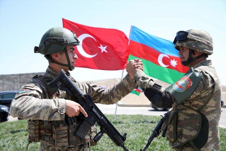 <p>Azerbaycan Cumhurbaşkanı Aliyev, Milli Savunma Bakanı Akar'ı kabul etti</p>
