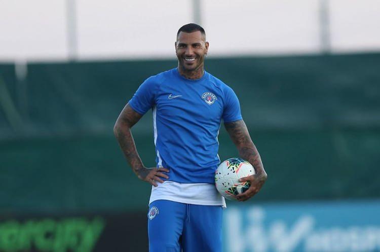 <p>Kasımpaşa'dan ayrılan Ricardo Quaresma, Altay'dan aldığı teklife sıcak bakıyor. Anlaşma sağlanırsa Portekizli yıldız TFF 1. Lig ekibiyle 2 yıllık sözleşme imzalayacak. (FOTOMAÇ)</p>
