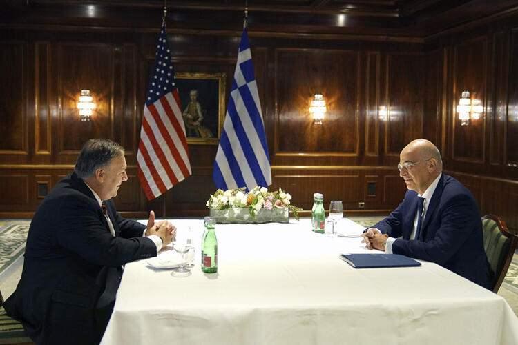 <p>Yunan medyası, hiçbir sonuç çıkmayan AB dışişleri bakanları toplantısı ile ABD Dışişleri Bakanı Mike Pompeo'nun Yunan mevkidaşı Nikos Dendias'la buluşmasını manşetten verdi.</p>

<p> </p>
