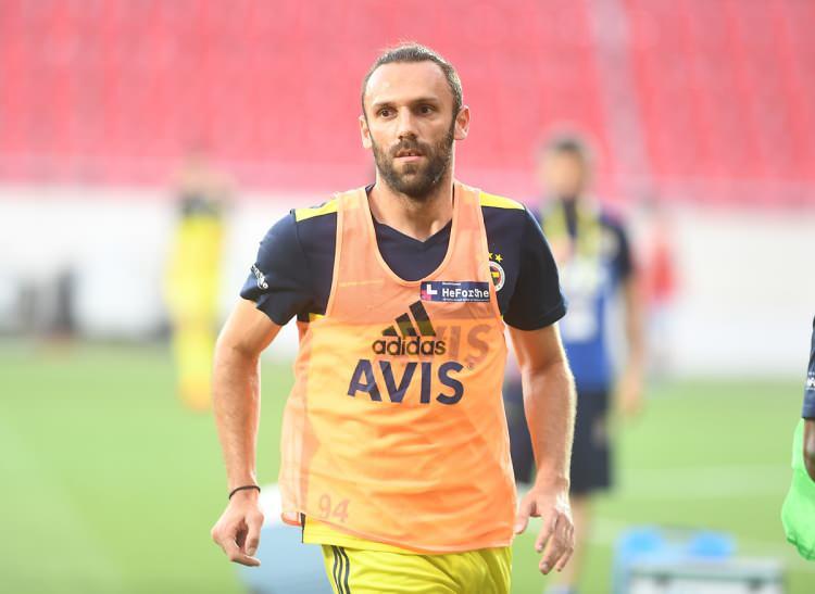 <p>Fenerbahçe'de yeni transferler için kaynak yaratmak amacıyla gönderilmesi beklenen Vedat Muriqi için Lazio ile yapılan görüşmelerde anlaşma sağlandı. sarı-lacivertli takım yaptığı son görüşmeler sonucunda 18 milyon eurosu peşin, 2 milyon eurosu da bonuslar olmak üzere 20 milyon euro üzerinden el sıkıştı.</p>
