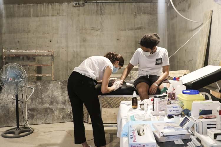 <p>Patlama sonucu 171 kişinin hayatını kaybettiği, 30-40 kişinin de kaybolduğu açıklanmıştı. Lübnanlı yetkililer, yaklaşık 6 bin yaralıdan 120'sinin yoğun bakımdaki tedavilerinin sürdüğünü duyurmuştu.</p>
<p> </p>