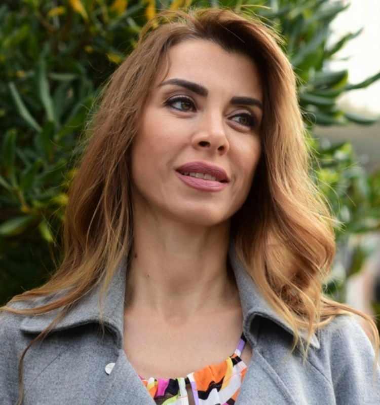 <p>NESLİHAN YELDAN</p>
