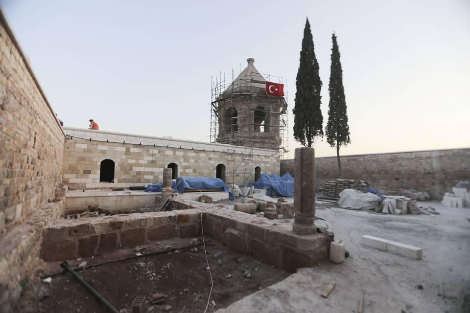 <p>Sene sonunda bitmesi planlanan restorasyon çalışmaları uzman ekiplerce titizlikle yürütülüyor.</p>

<p> </p>
