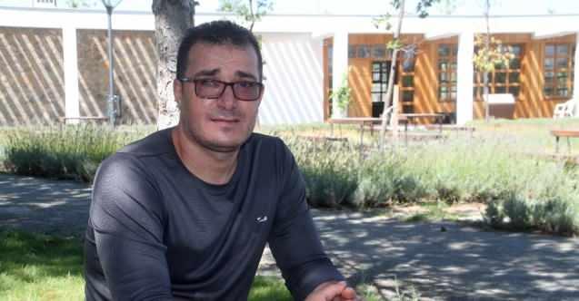 <p>Özdemir, şöyle konuştu:</p>
<p>"Terör istediği kadar yıksın, devletimiz daha güzellerini yapıyor. Allah devletimizden razı olsun. Gözümü kaybedince işimi yapamaz hale geldim. Bana iş imkanı sağladılar. O harabe yer, şu an millet bahçesi oldu. Devlet her zaman yapar. Yapmaya da devam edecek. Allah'ın izni ile terör diye bir şey kalmayacak. Yakında inşallah devletimiz terörü bitirecek. İçişleri Bakanımız Süleyman Soylu'ya çok teşekkür ederim. Bu işi organize eden en baştaki kişiyi de bundan 2 ay önce etkisiz hale getirdiklerini duyurmuştu. Terörün sonu gelecek en sonunda."</p>