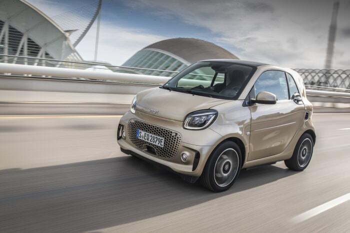 <p><strong>Smart</strong></p>
<p>ForTwo EQ 60KW Passion: 196.100 TL</p>