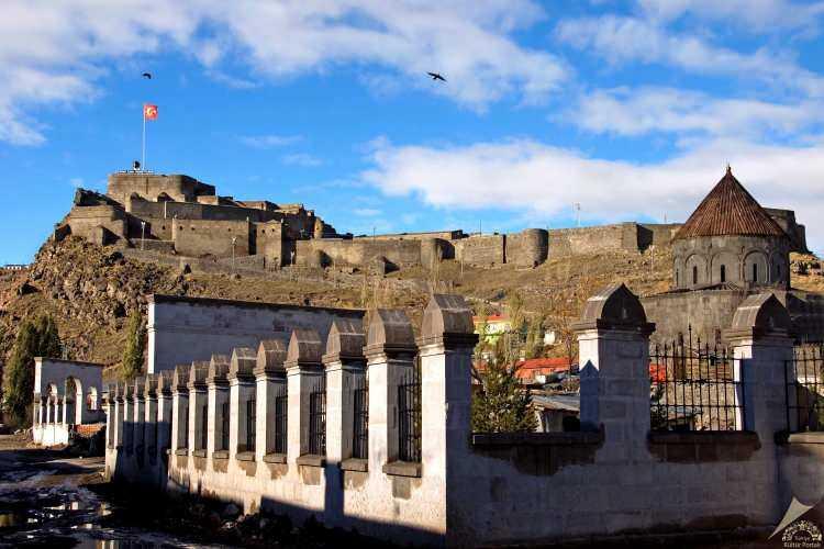 <p>KARS 9°C, 24°C<br />
Parçalı bulutlu, yarın öğle saatlerinden sonra yerel olmak üzere sağanak ve gök gürültülü sağanak yağışlı</p>