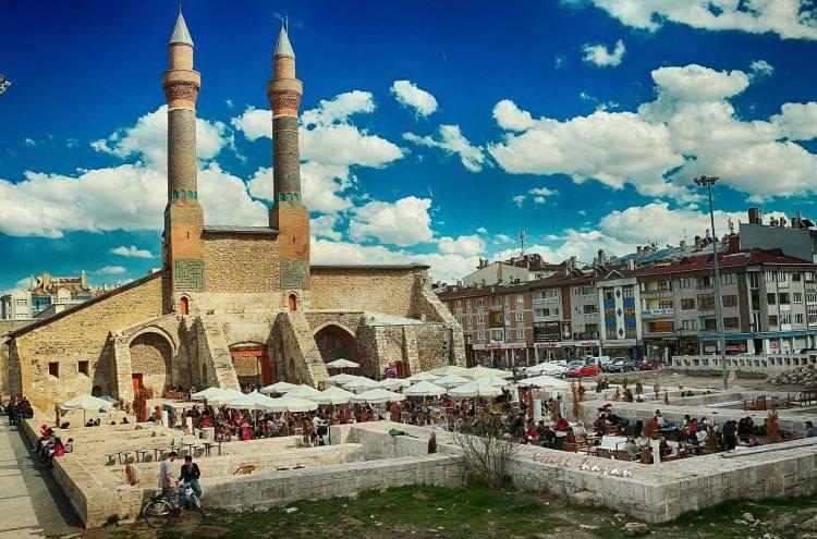 <p>SİVAS 11°C, 27°C<br />
Az bulutlu ve açık</p>
