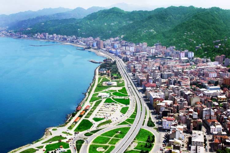 <p>RİZE 21°C, 28°C<br />
Parçalı çok bulutlu, yarın yerel olmak üzere sağanak ve gök gürültülü sağanak yağışlı</p>
