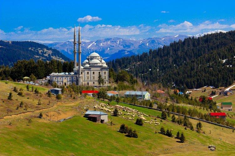 <p>TRABZON 23°C, 29°C<br />
Parçalı ve çok bulutlu, akşam ve gece saatlerinde yerel olmak üzere sağanak ve gök gürültülü sağanak yağışlı</p>