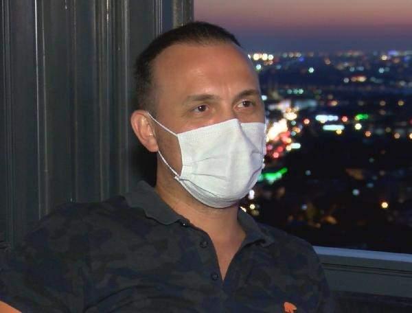 <p>İnşaat mühendisi Eren Mollahamzaoğlu ise 3-4 ay süren izole bir hayatın ardından yeni normallerle birlikte ister istemez insanların bir arada bulunduğu yerlere gitmek durumunda kalabildiklerini söyleyerek “HES uygulamasının güvenli alan özelliği ile gittiğimiz yerlerdeki risk durumunu görebiliyoruz. Bu da bizim açımızdan gayet iyi bir şey. Gönlümüz rahatça içeri girebiliyoruz en azından” dedi.</p>