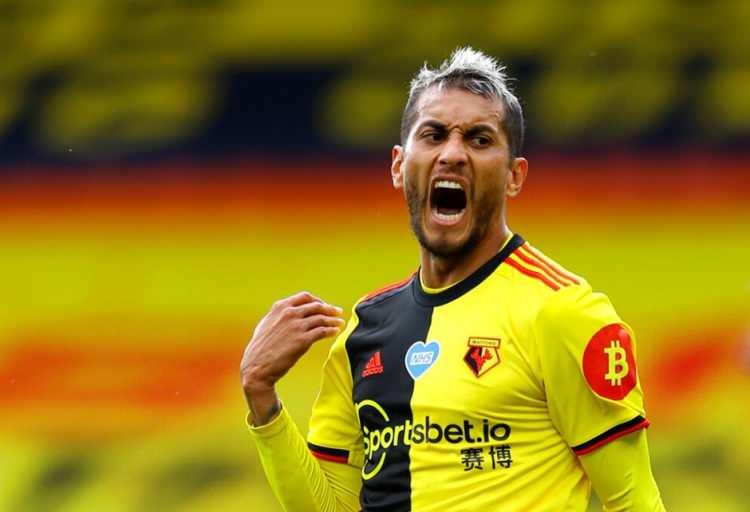 <p><strong>FENER'İN B PLANI -</strong></p>

<p>Carlos Eduardo'ya 3 yıllık resmi teklif yapan Fenerbahçe yönetimi B planı olarak Roberto Pereyra'yı belirledi. Sarı-lacivertliler küme düşen Watford'a 29 yaşındaki futbolcu için kiralama teklifi yapacak. (Takvim)</p>
