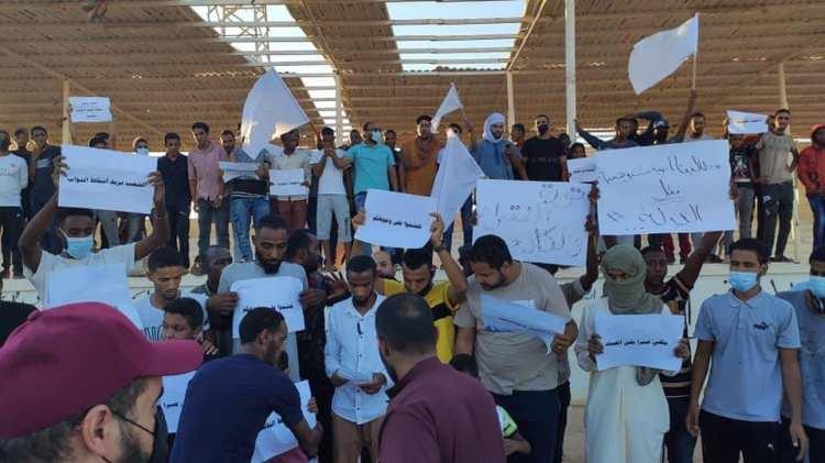 <p>"YOKSULLARIN DEVRiMi"</p>
<p>Libyalı sosyal medya kullanıcıları da gösterilere, "yoksulların devrimi" etiketiyle paylaşımlar yaparak destek verdi.</p>