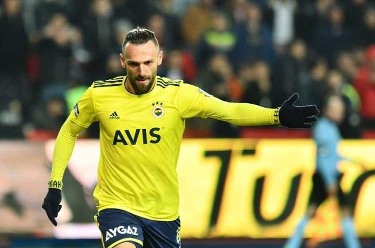 <p>Lazio, Vedat Muriç konusunda ısrarını sürdürüyor. İtalyan kulübü 20 milyon euro'yu gözden çıkarırken Fenerbahçe ise Çaykur Rizespor'un alacağı %15'lik payı da düşünerek 23 milyon euro talep ediyor. (SABAH)</p>
