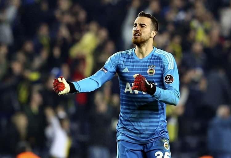 <p><strong>BEŞİKTAŞ HARUN'UN PEŞİNDE -</strong></p>

<p>Kaleci transferine karar veren Fenerbahçe'de Harun Tekin'in takımdan ayrılma ihtimali belirdi. Karius'un ardından yeni bir kaleci arayışına giren Beşiktaş, bu doğrultuda Harun için zemin yoklamaya başladı. (Karar)</p>
