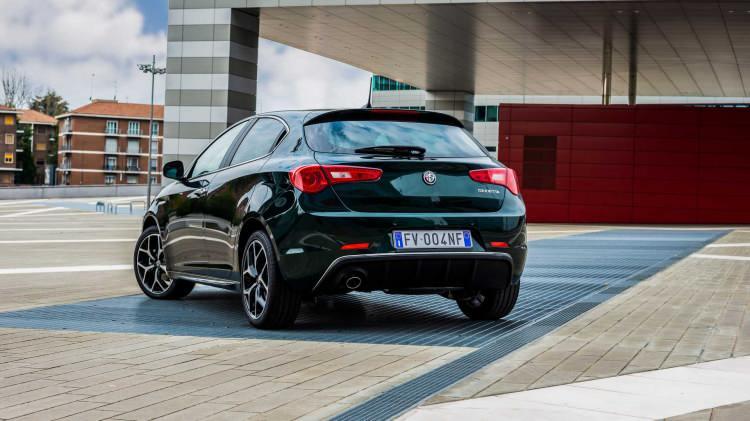 <p>Alfa Romeo Giulietta Temmuz ayı fiyatı 244.900 TL</p>

<p>Kur farkı ile olması gereken 260.000</p>

<p>Alfa Romeo Giulietta TI: Ağustos ayı fiyatı 283.900 TL</p>
