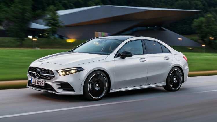 <p>Mercedes A 180 Sedan Temmuz ayı fiyatı 294.500 TL</p>
<p>Ağustos ayı fiyatı 309.500 TL</p>
<p> </p>