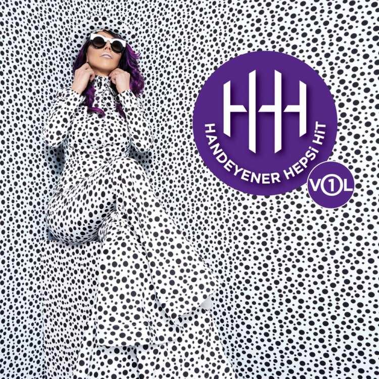 <p>HANDE YENER</p>
<p>Demet Akalın'ın ezeli rakibi, ebedi dostu Hande Yener de listede 2 albümle yer alıyor. </p>
<p>Yener'in Hande'ye Neler Oluyor? albümünden 4 hit çıktı.</p>
<p>Listede yer alan diğer albümü Hepsi Hit Vol 1.'den de 4 hit çıktı.</p>