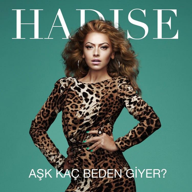 <p>HADİSE</p>

<p>2009 yılında Eurovision'un ardından alaacele çıakrdığı Kahraman albümüyle istediği başarıyı yakalayamayan Hadise, 2 yıl sonra yepyeni bir müzik ekibiyle çıkardığı Aşk Kaç Beden Giyer albümüyle zirveye yerleşti.</p>

<p>Bu albümden hem 3 hiti çıktı hem de albüme adını veren şarkısından bir dizi yapıldı.</p>
