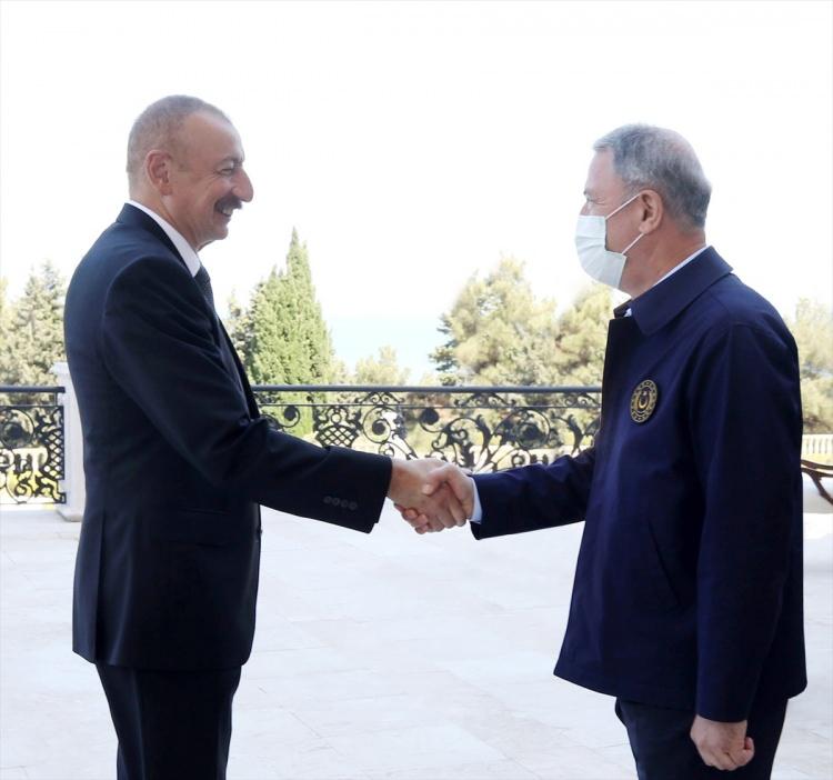 <p>Akar, Cumhurbaşkanı Erdoğan başta olmak üzere Türk halkının Azerbaycan'daki gelişmeleri yakından takip ettiğini vurgulayarak şunları söyledi:</p>
