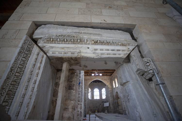<p>Osmanlı İmparatorluğu döneminde 2. Bayezid'in oğlu Şehzade Korkut'un Teke Sancak Beyliği'ne atanmasıyla onarılan cami, "Korkut Camisi" adını aldı. Cami,1896'da çıkan yangında büyük zarar görünce ibadete kapatıldı. </p>

<p> </p>
