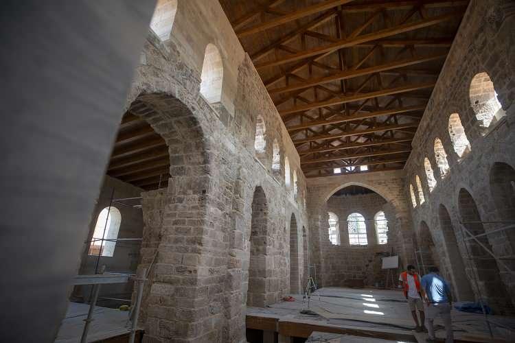 <p>Camiyi restore etmek için Antalya Vakıflar Bölge Müdürlüğünce üç yıl önce başlatılan restorasyon çalışmalarında ise sona gelindi.</p>

<p> </p>
