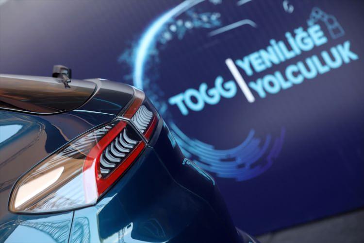 <p>Karakaş, TOGG Tesisi’nde, üretim ve montaj hatlarının kurulmasının ardından, 2022 yılının son çeyreğinde ilk seri otomobil banttan ineceğinin haberini verdi. </p>