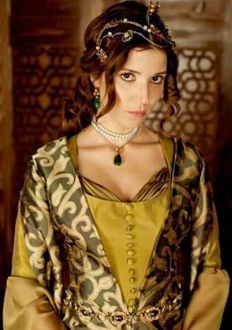<p><strong>Hatice Sultan, Yavuz Sultan Selim ve Ayşe Hafsa Sultan'ın kızları olarak dünyaya geldi. Ağabeyi Kanuni Sultan Süleyman dışında Beyhan, Şah ve Fatma adında kız kardeşleri de bulunuyordu.</strong></p>
