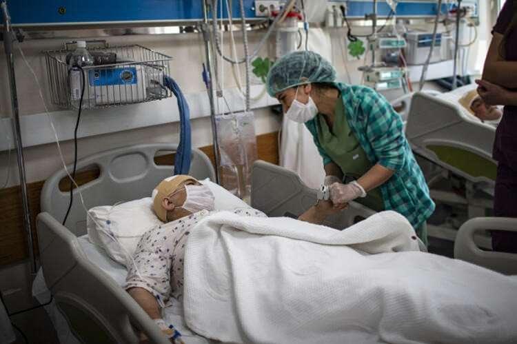 <p>Bu kapsamda temizlik, maske ve mesafe kurallarının yanı sıra her bir iş kolu için alınan tedbirler denetlenecek.</p>
<p> </p>