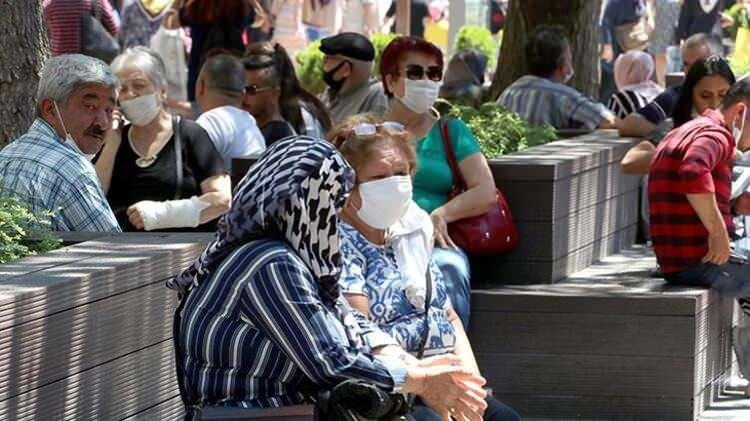 <p>Taksilerde 65 yaş ve üzeri kişilerin bulunması halinde araca 3 kişiden fazla yolcu alınmaması kararlaştırıldı.</p>

<p> </p>
