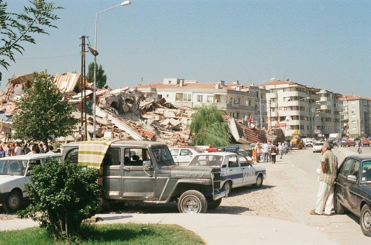 <p> Bazı illerde depremzedeler, kalıcı konutların yapım sürecinde kurulan prefabrike evlerde hayatını sürdürdü.</p>
<p> </p>