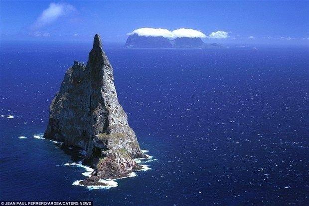 <p><strong> Balls Piramidi (Lord Howe Adası, Yeni Güney Galler, Avustralya)</strong></p>
<p>Dünyanın en yüksek deniz tepesi olan 562 metrelik bu piramit tamamen doğal yollardan oluşmuş. Zaman, rüzgar ve su...</p>