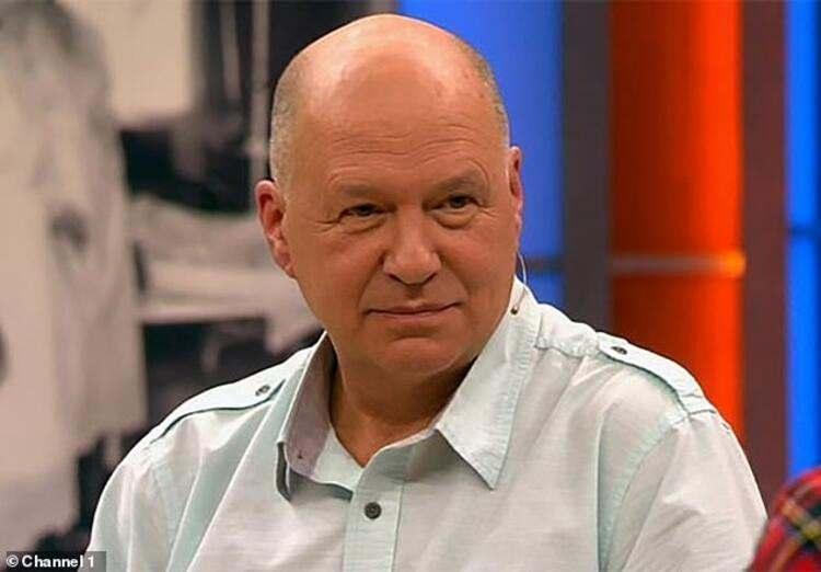 <p>Uzman bilim insanına göre aşılarda yer alan bazı antikorlar virüsü artırarak hastalığı yok etmek yerine daha da güçlenmesine sebep olabilir.</p>
<p> </p>