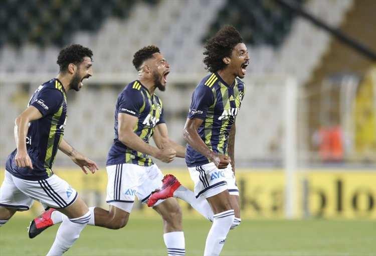 <p>Luiz Gustavo için 6 milyon euro öneren Lyon, teklifini 7 milyon euro'ya çıkardı. Ancak Fenerbahçe yönetimi Brezilyalı futbolcuyu 10 milyon euro'dan düşük bir bonservisle göndermeme kararı aldı. (FANATİK)</p>
