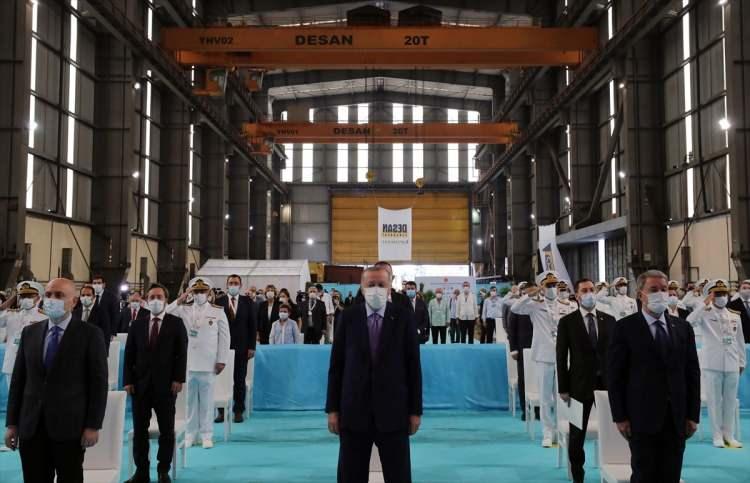 <p>Türkiye Cumhurbaşkanı Recep Tayyip Erdoğan, Tuzla'daki Desan Tersanesi'nde düzenlenen Yeni Deniz Sistemleri Teslim Töreni'ne katıldı.</p>
